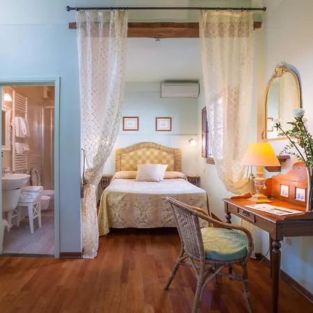 Torre Guelfa Palazzo Acciaiuoli Florence