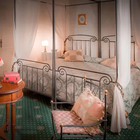 Torre Guelfa Palazzo Acciaiuoli Florence