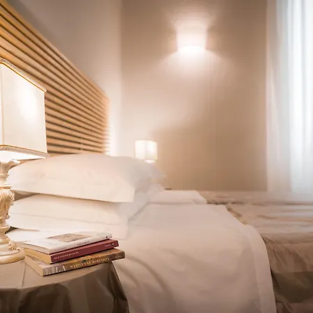 Torre Guelfa Palazzo Acciaiuoli Florence