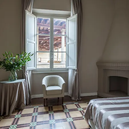 Torre Guelfa Palazzo Acciaiuoli 4*