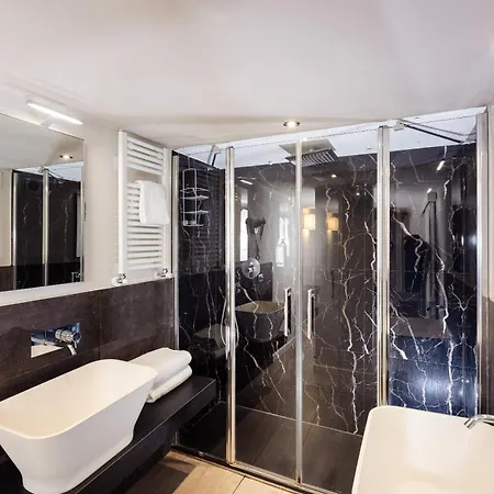 Torre Guelfa Palazzo Acciaiuoli 4* Florence