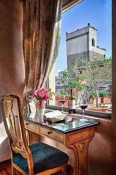 Torre Guelfa Palazzo Acciaiuoli