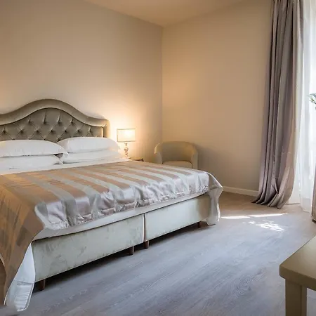 Torre Guelfa Palazzo Acciaiuoli 4* Florence