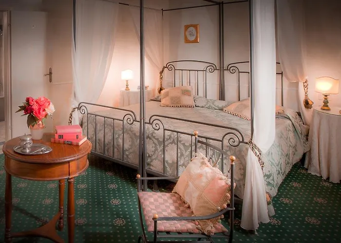 Torre Guelfa Palazzo Acciaiuoli Florence