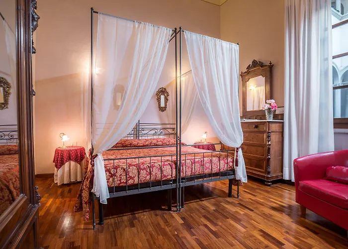 Torre Guelfa Palazzo Acciaiuoli