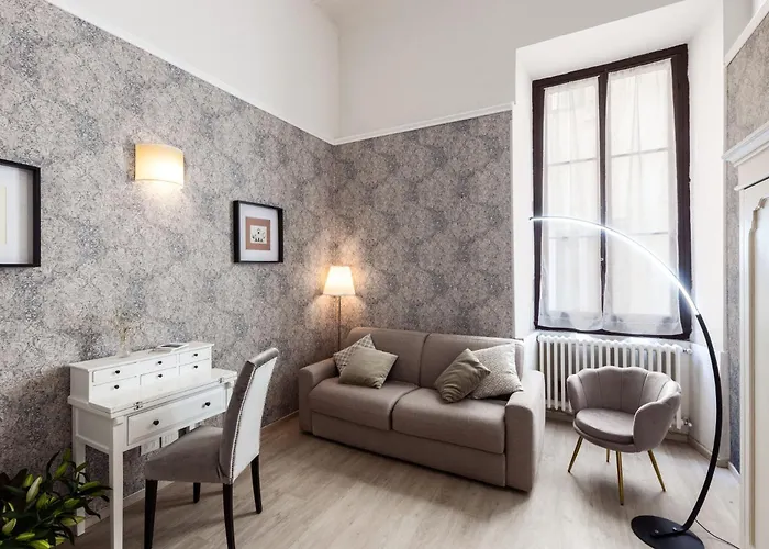 Torre Guelfa Palazzo Acciaiuoli