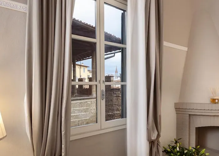 Torre Guelfa Palazzo Acciaiuoli