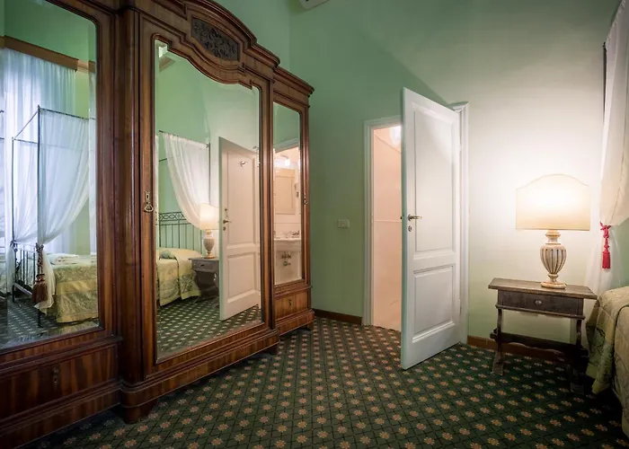 Torre Guelfa Palazzo Acciaiuoli Florence