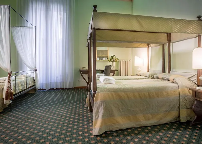 Torre Guelfa Palazzo Acciaiuoli 4* Florence